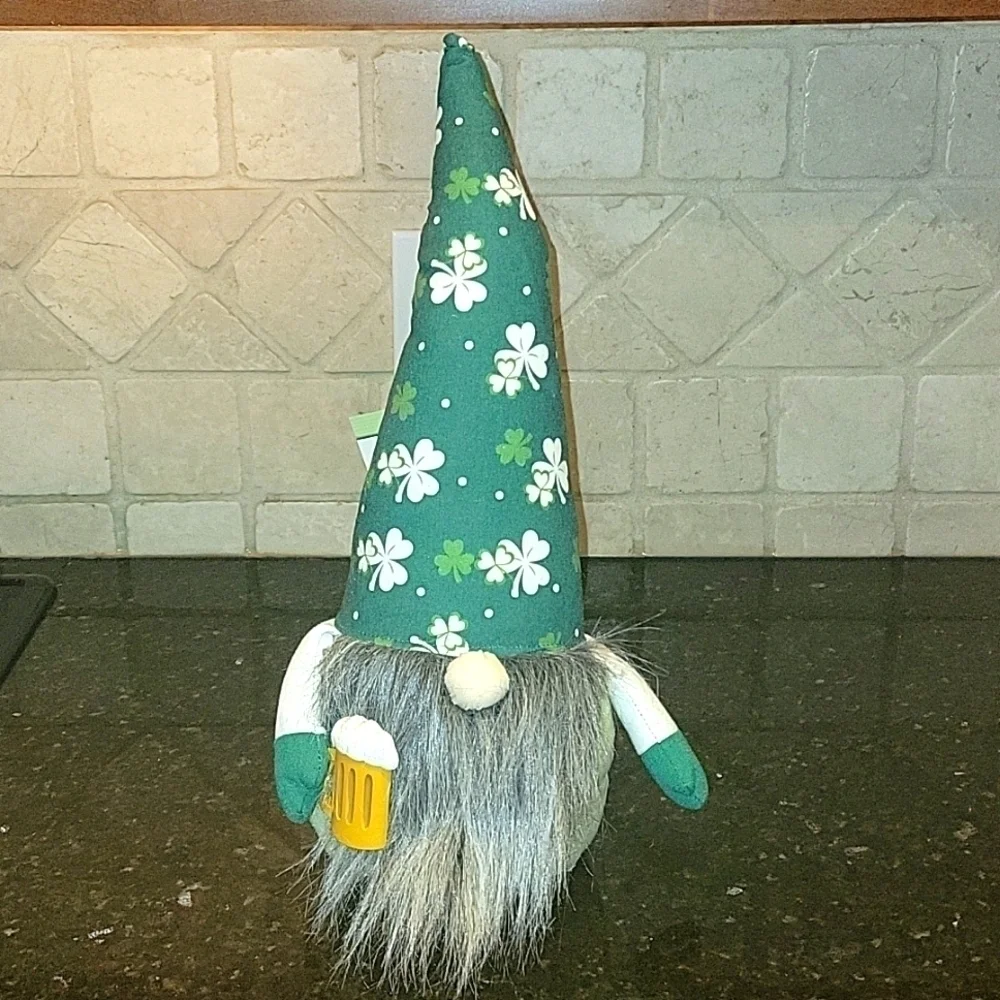 St. Patrick's Day NWT Gnome with Mug of Beer 20
